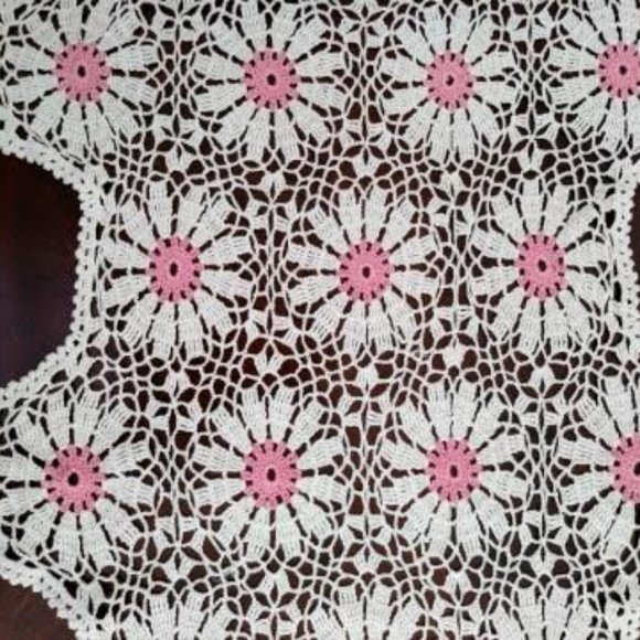 Final Price - Vintage 40's Crocheted Table Runner - Picture 3 of 5